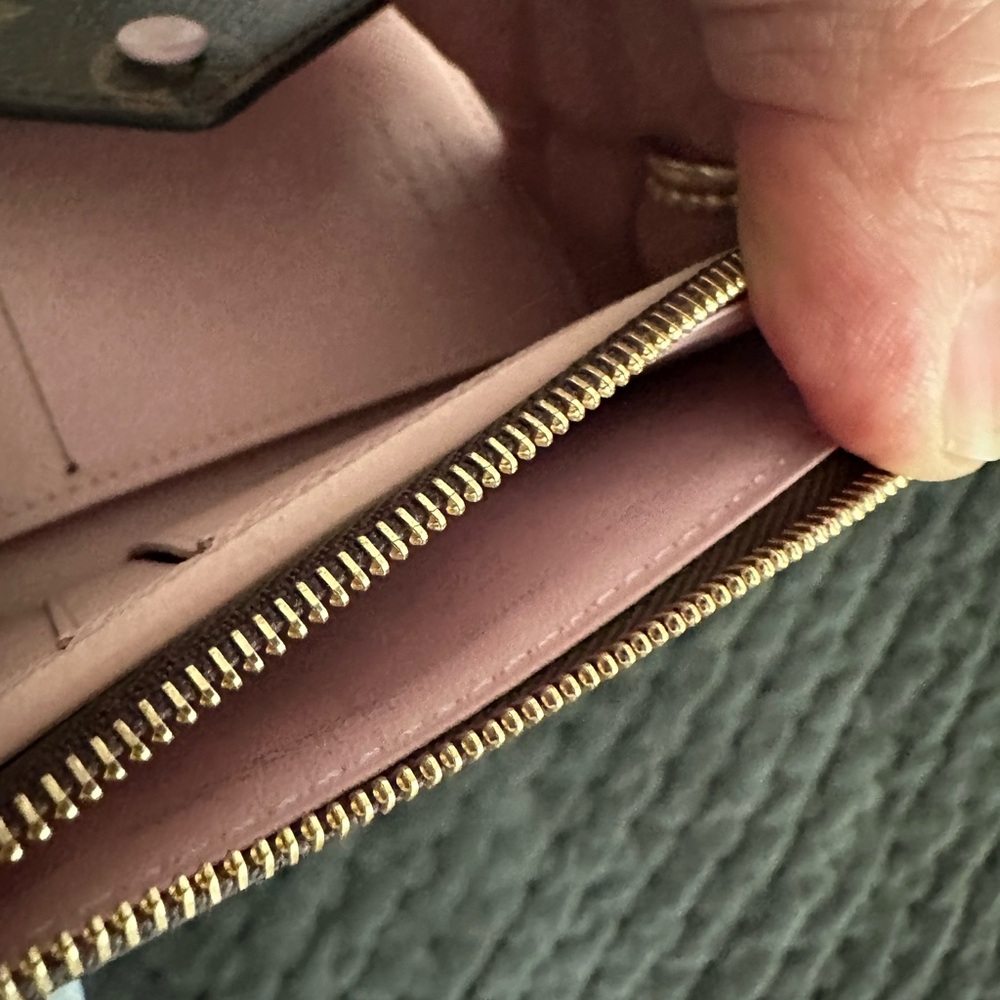 Louis Vuitton Victorine Wallet Monogram Rose Ballerine MI1138 - Picture 11 of 14